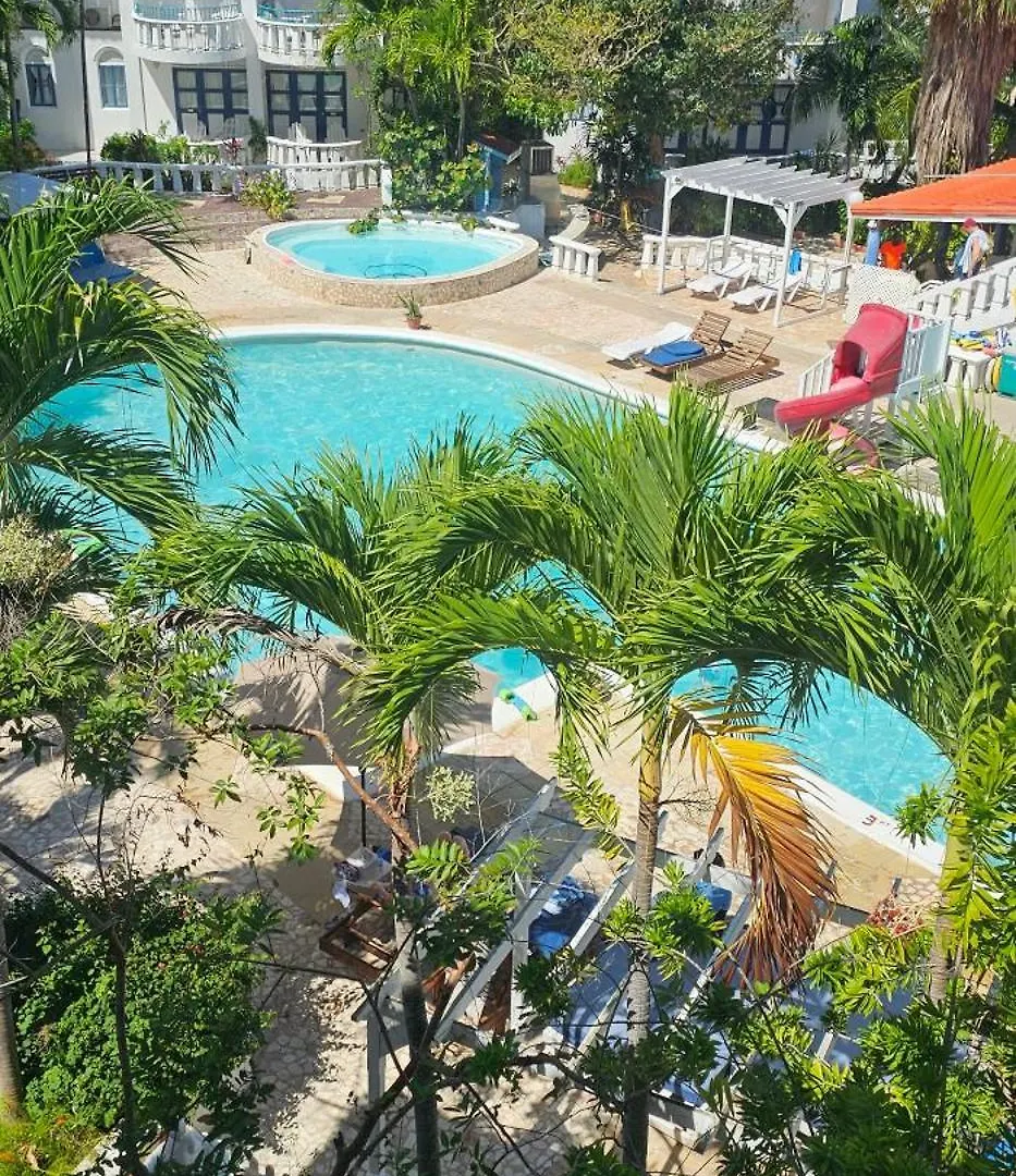 Paradise View- Oceanfront Oasis Runaway Bay